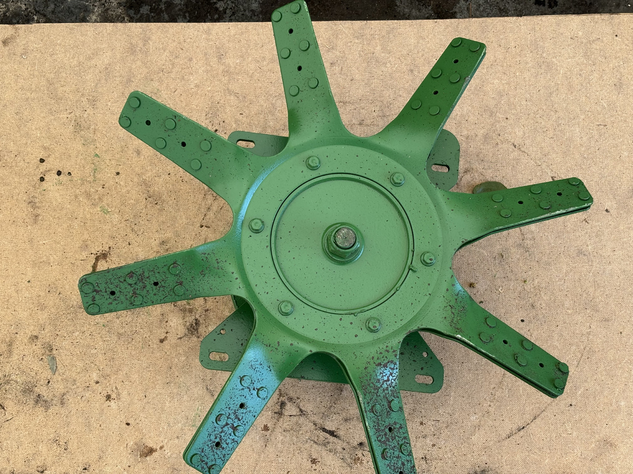 John Deere piasta + wiatrak wentylator fan H128327 - Вентилятор для Сельскохозяйственной техники: фото 5 John Deere piasta + wiatrak wentylator fan H128327 - Вентилятор для Сельскохозяйственной техники: фото 5