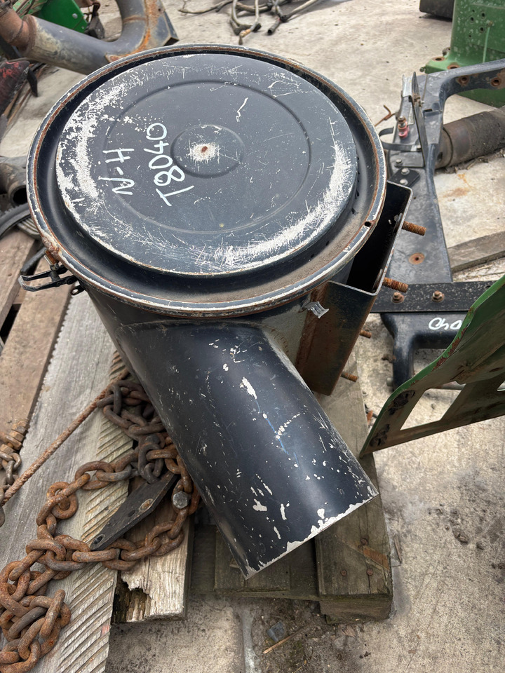 New Holland T8040 Obudowa Filtra Powietrza - Воздушный фильтр для Сельскохозяйственной техники: фото 1 New Holland T8040 Obudowa Filtra Powietrza - Воздушный фильтр для Сельскохозяйственной техники: фото 1