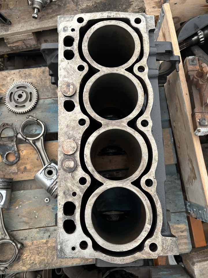 Perkins 1004 Blok Silnika 3711h29a/1 3711h13a/2 3711h044 37110408a/1 - Блок цилиндров для Сельскохозяйственной техники: фото 2 Perkins 1004 Blok Silnika 3711h29a/1 3711h13a/2 3711h044 37110408a/1 - Блок цилиндров для Сельскохозяйственной техники: фото 2