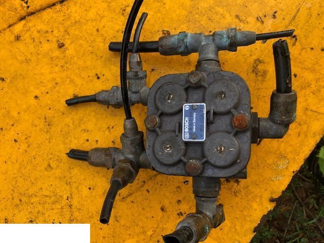 ZawórCztero Obwodowy Bosch 0481062317 - Тормозной клапан для Сельскохозяйственной техники: фото 2 ZawórCztero Obwodowy Bosch 0481062317 - Тормозной клапан для Сельскохозяйственной техники: фото 2