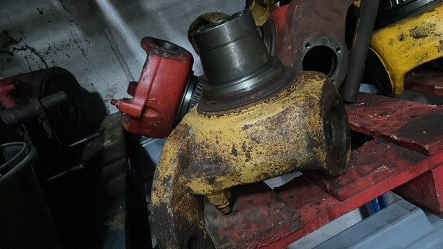 Zwrotnica cat th62 , th62 , th82 , th83 - Поворотный кулак для Сельскохозяйственной техники: фото 1 Zwrotnica cat th62 , th62 , th82 , th83 - Поворотный кулак для Сельскохозяйственной техники: фото 1