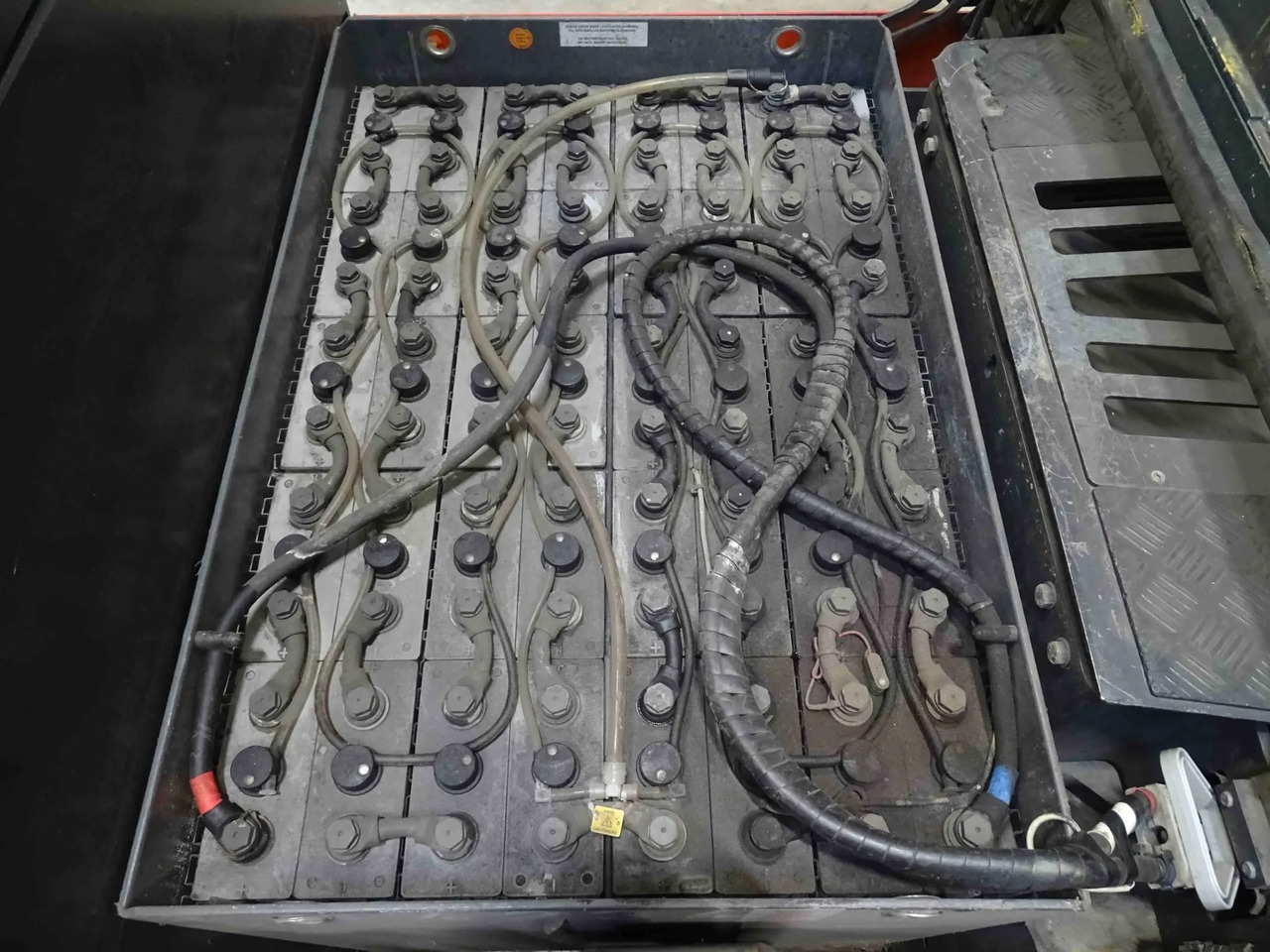 Linde P250 - Складской тягач: фото 4 Linde P250 - Складской тягач: фото 4