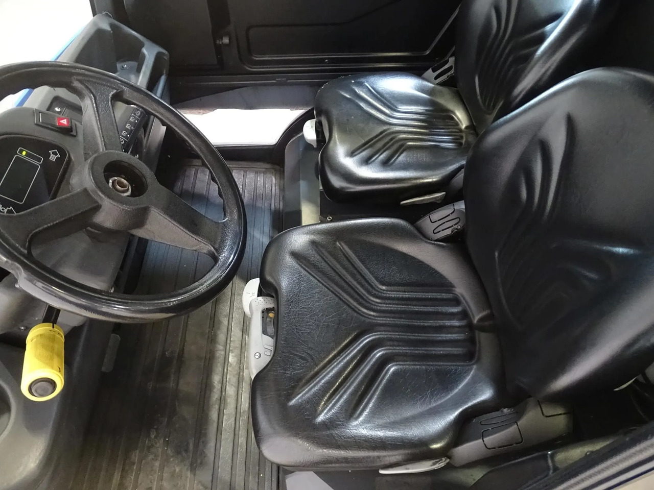 Linde P250 - Складской тягач: фото 3 Linde P250 - Складской тягач: фото 3