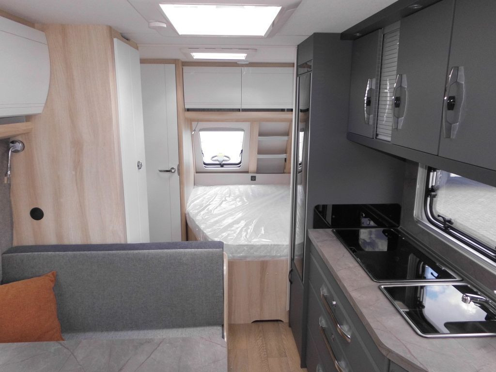 Прицеп дача Hobby De Luxe 540 KMFe 2026 GARAGE AUTARK 1800kg.: фото 11 Прицеп дача Hobby De Luxe 540 KMFe 2026 GARAGE AUTARK 1800kg.: фото 11