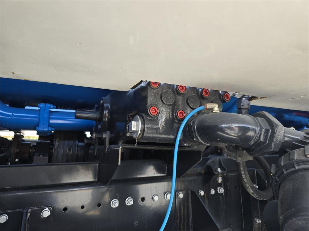 Коммунальная/ Специальная техника Renault 4x2 WUKO RIVARD for collecting liquid waste: фото 13