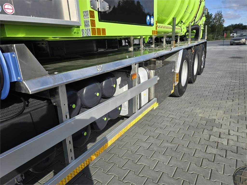 Scania Disab Centurion P210/9 Suction-blowing vacuum load - Коммунальная/ Специальная техника: фото 2 Scania Disab Centurion P210/9 Suction-blowing vacuum load - Коммунальная/ Специальная техника: фото 2