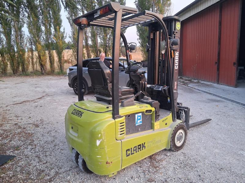 Clark GTX16 - Электропогрузчик: фото 3 Clark GTX16 - Электропогрузчик: фото 3