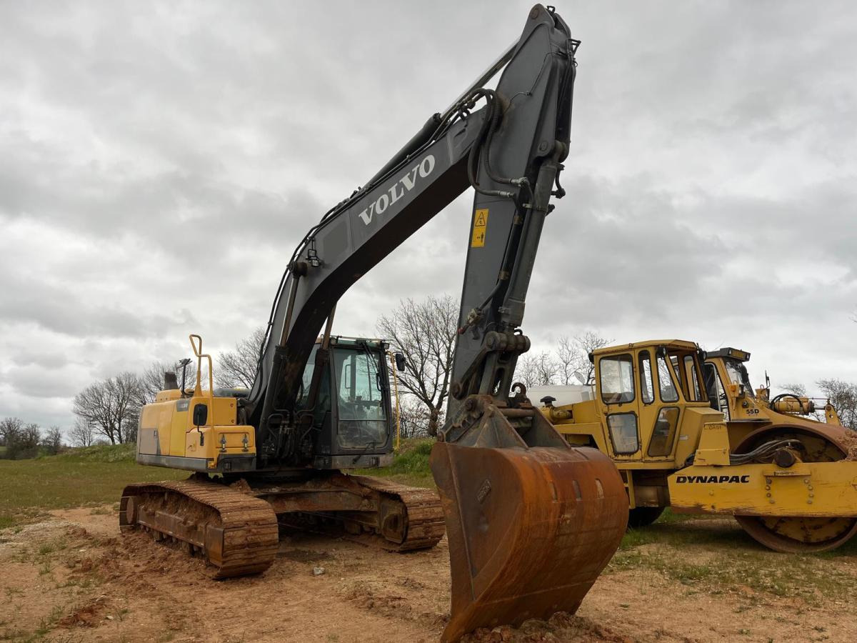 Volvo EC220DL - Гусеничный экскаватор: фото 1 Volvo EC220DL - Гусеничный экскаватор: фото 1