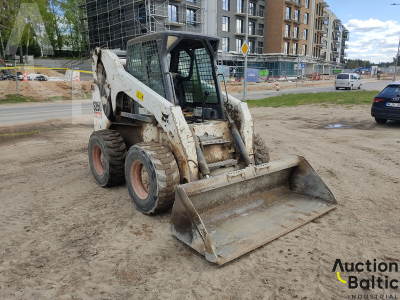 Bobcat S 250 - Мини-погрузчик с бортовым поворотом: фото 1 Bobcat S 250 - Мини-погрузчик с бортовым поворотом: фото 1