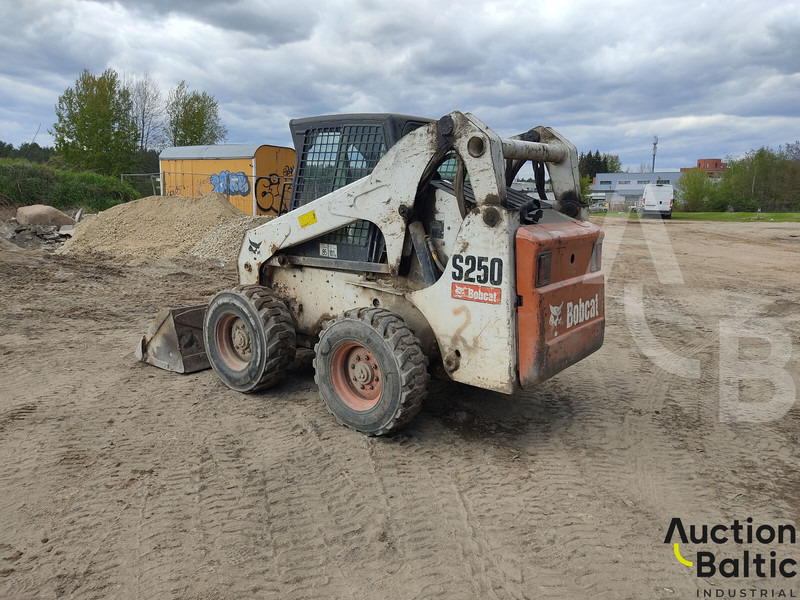 Bobcat S 250 - Мини-погрузчик с бортовым поворотом: фото 5 Bobcat S 250 - Мини-погрузчик с бортовым поворотом: фото 5