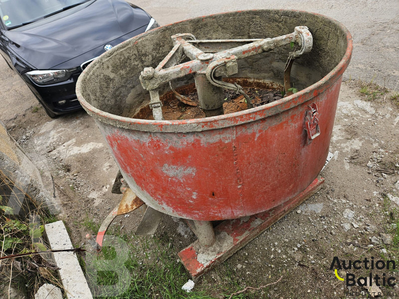 Concrete mixer - Бетономешалка: фото 1 Concrete mixer - Бетономешалка: фото 1