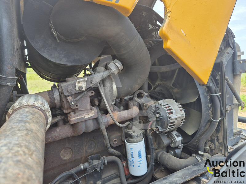Трактор JCB Fastrac 3220: фото 12