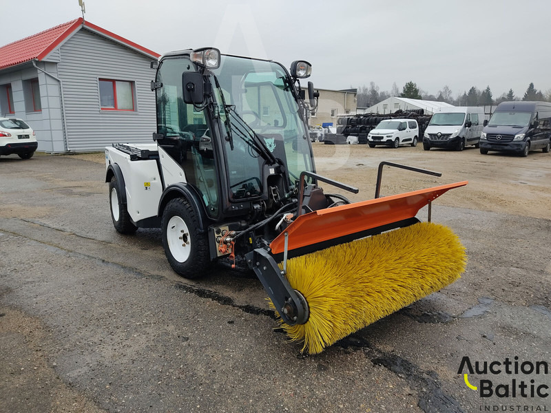 Multihog CX75 - Подметально-уборочная машина: фото 2 Multihog CX75 - Подметально-уборочная машина: фото 2