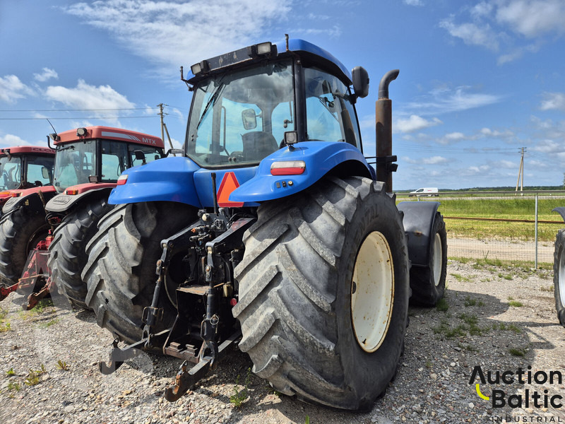 New Holland T 8040 - Трактор: фото 3 New Holland T 8040 - Трактор: фото 3