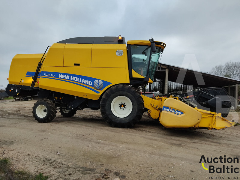 New Holland TC 5.90 - Зерноуборочный комбайн: фото 3 New Holland TC 5.90 - Зерноуборочный комбайн: фото 3