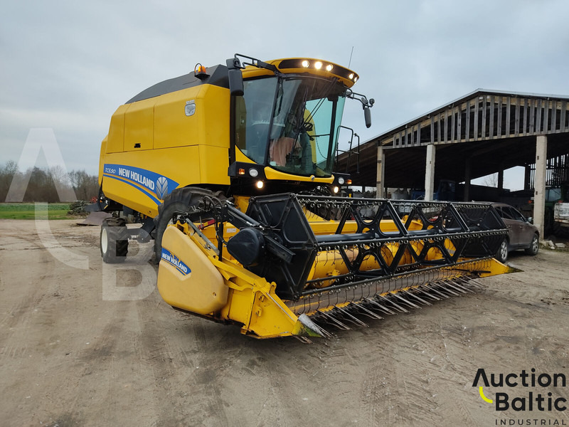 New Holland TC 5.90 - Зерноуборочный комбайн: фото 2 New Holland TC 5.90 - Зерноуборочный комбайн: фото 2
