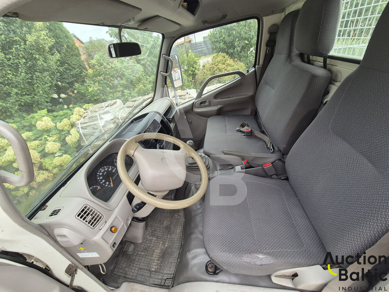 Toyota Dyna 150 - Малотоннажный бортовой грузовик: фото 5 Toyota Dyna 150 - Малотоннажный бортовой грузовик: фото 5
