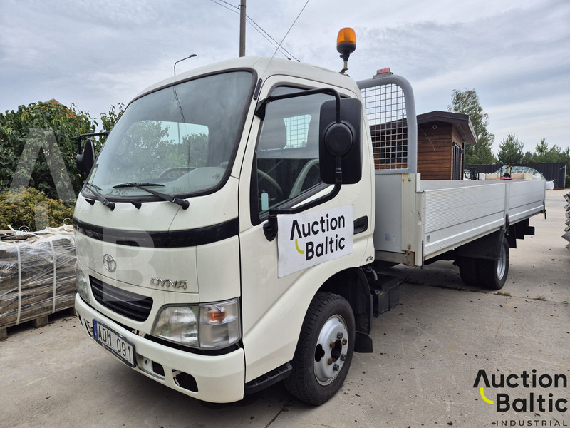 Toyota Dyna 150 - Малотоннажный бортовой грузовик: фото 1 Toyota Dyna 150 - Малотоннажный бортовой грузовик: фото 1