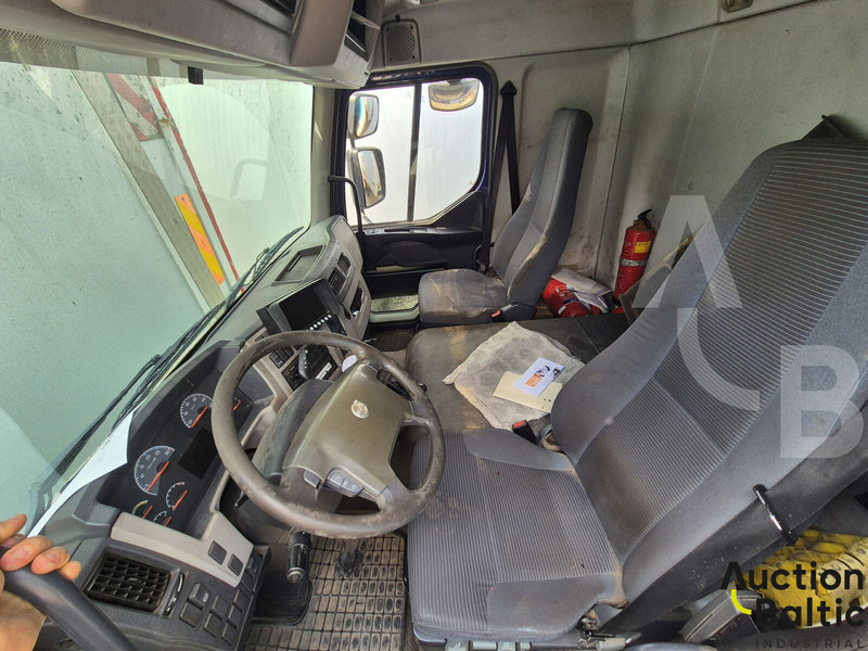 Volvo FL240 - Грузовик с закрытым кузовом: фото 5 Volvo FL240 - Грузовик с закрытым кузовом: фото 5