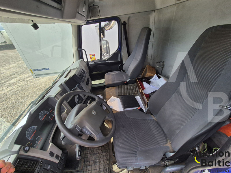 Volvo FL240 - Грузовик с закрытым кузовом: фото 4 Volvo FL240 - Грузовик с закрытым кузовом: фото 4
