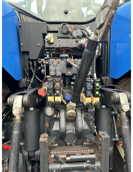 New Holland New Holland T7070 - Трактор: фото 5 New Holland New Holland T7070 - Трактор: фото 5
