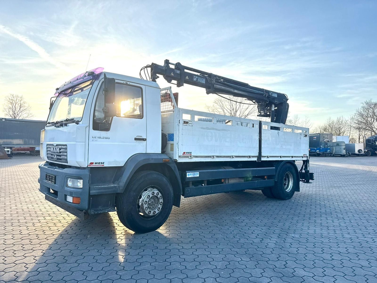 MAN LE 18.280 Pritsche mit HIAB 133 K PRO/HIPRO Kran - Грузовик бортовой/ Платформа, Автоманипулятор: фото 2 MAN LE 18.280 Pritsche mit HIAB 133 K PRO/HIPRO Kran - Грузовик бортовой/ Платформа, Автоманипулятор: фото 2