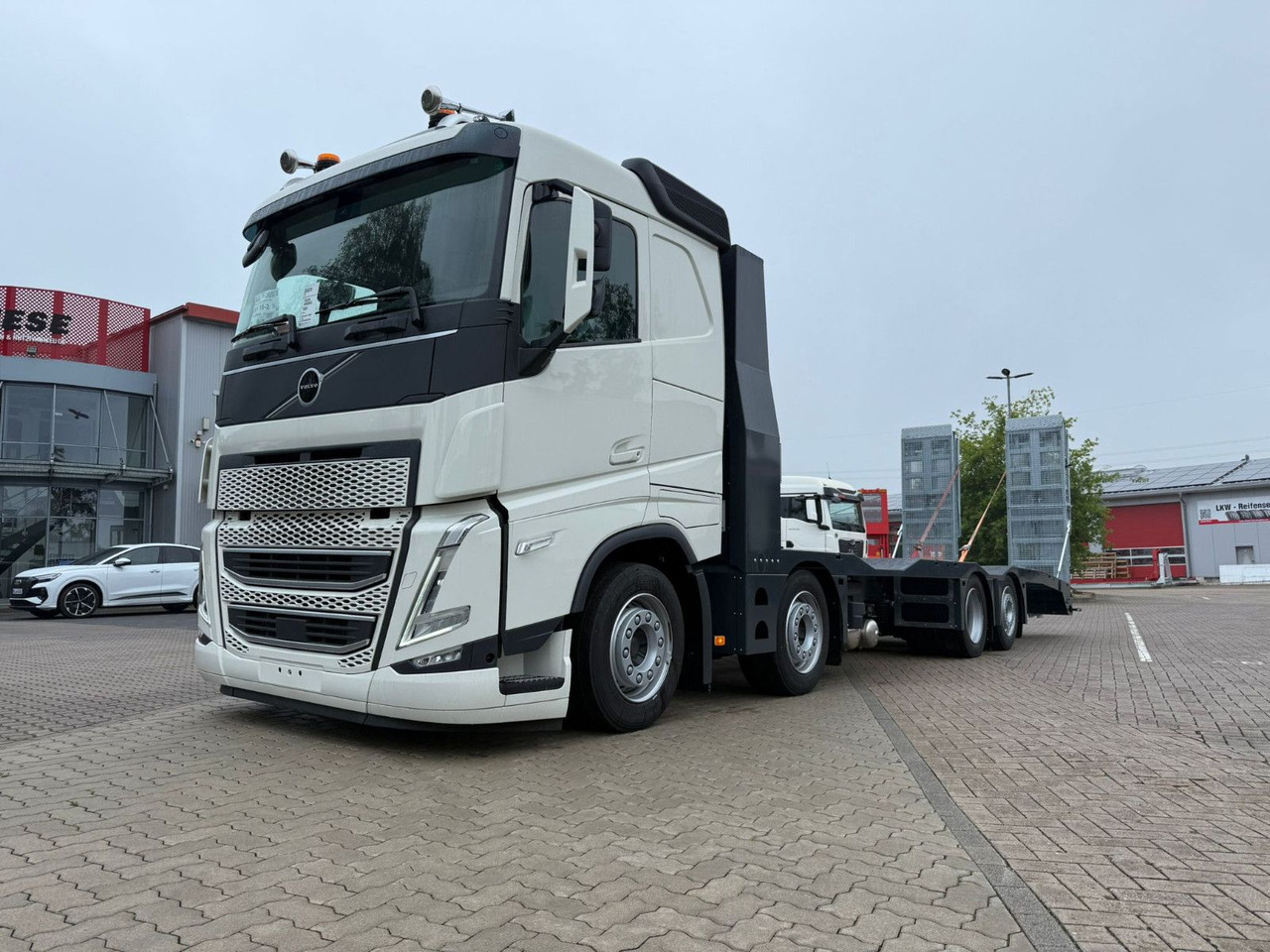 Volvo Arbeitsbühnen Baumaschinentransporter mit Rampen - Автовоз: фото 4 Volvo Arbeitsbühnen Baumaschinentransporter mit Rampen - Автовоз: фото 4