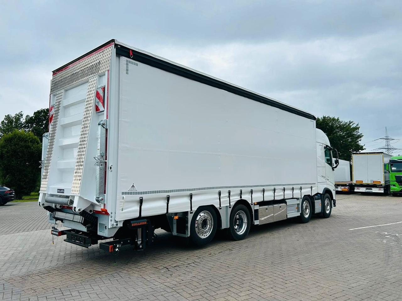 Volvo FH 500 Gabelstaplertransporter LBW Dhollandia 9t - Тентованный грузовик: фото 2 Volvo FH 500 Gabelstaplertransporter LBW Dhollandia 9t - Тентованный грузовик: фото 2