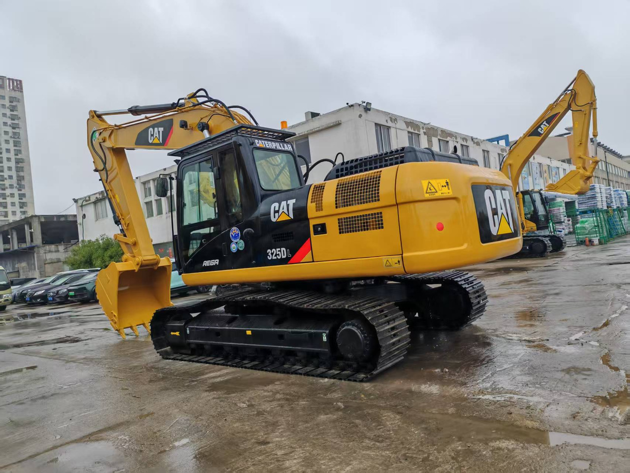 CATERPILLAR 325D - Гусеничный экскаватор: фото 1 CATERPILLAR 325D - Гусеничный экскаватор: фото 1