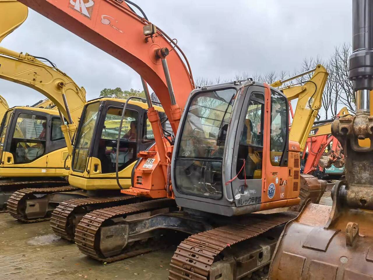 HITACHI ZX135US - Гусеничный экскаватор: фото 2 HITACHI ZX135US - Гусеничный экскаватор: фото 2