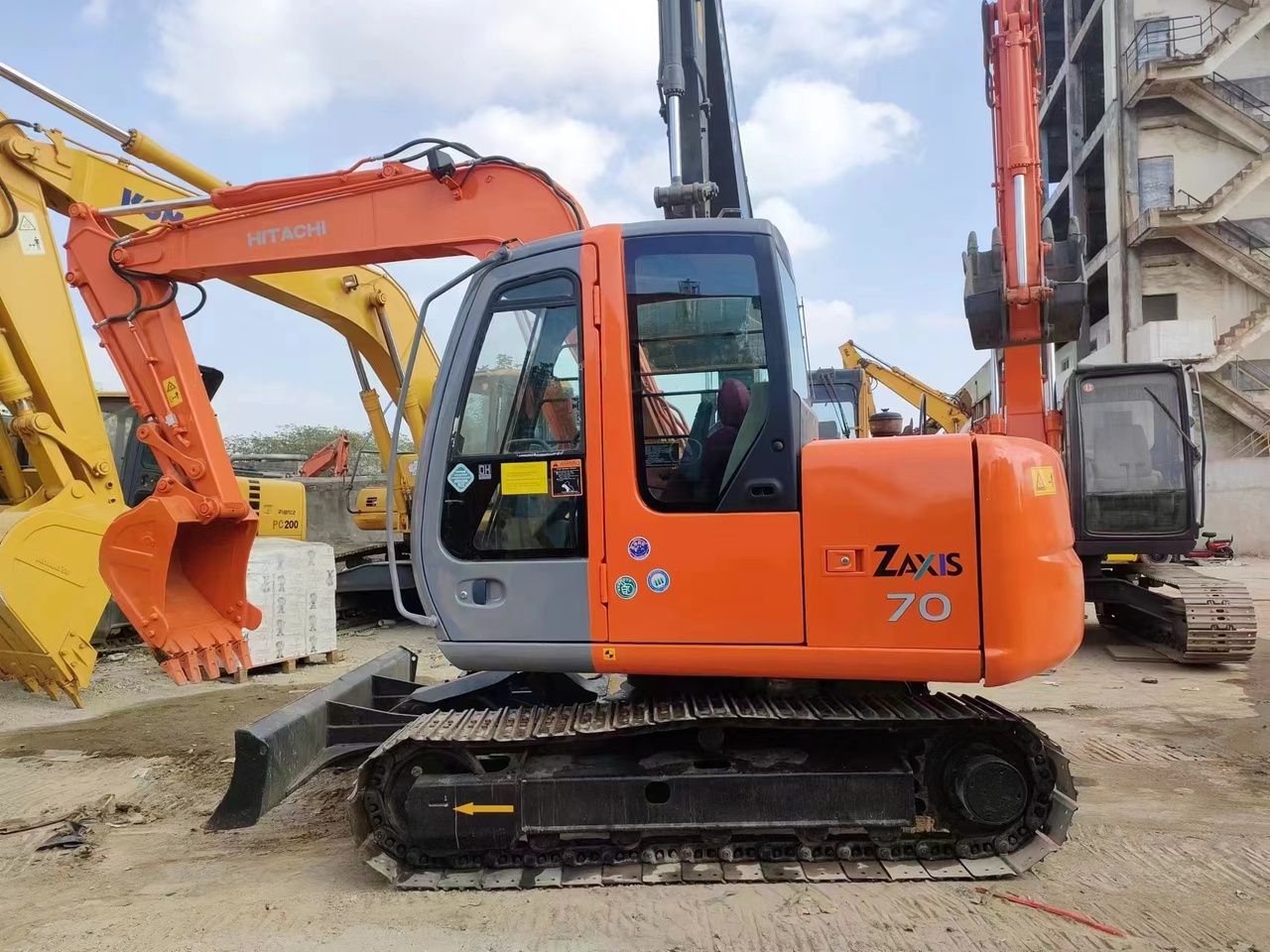 HITACHI ZX70 - Мини-экскаватор: фото 2 HITACHI ZX70 - Мини-экскаватор: фото 2