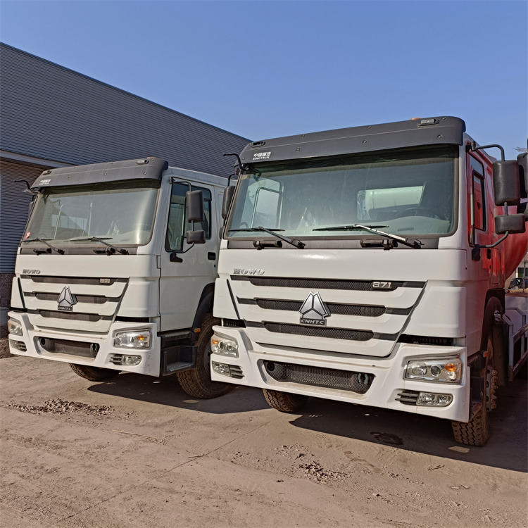HOWO HOWO-white mixer pump truck - Автобетононасос-смеситель: фото 1 HOWO HOWO-white mixer pump truck - Автобетононасос-смеситель: фото 1