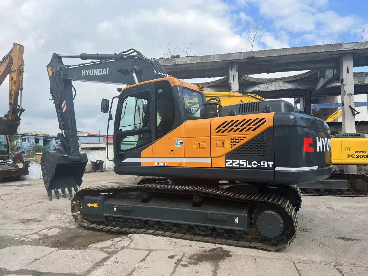 Hyundai R225LC-9T - Гусеничный экскаватор: фото 4 Hyundai R225LC-9T - Гусеничный экскаватор: фото 4