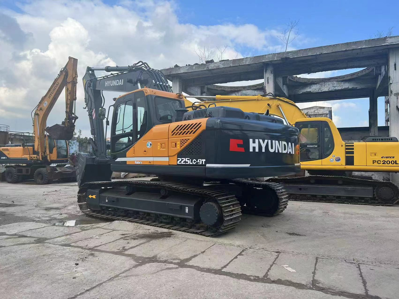 Hyundai R225LC-9T - Гусеничный экскаватор: фото 2 Hyundai R225LC-9T - Гусеничный экскаватор: фото 2