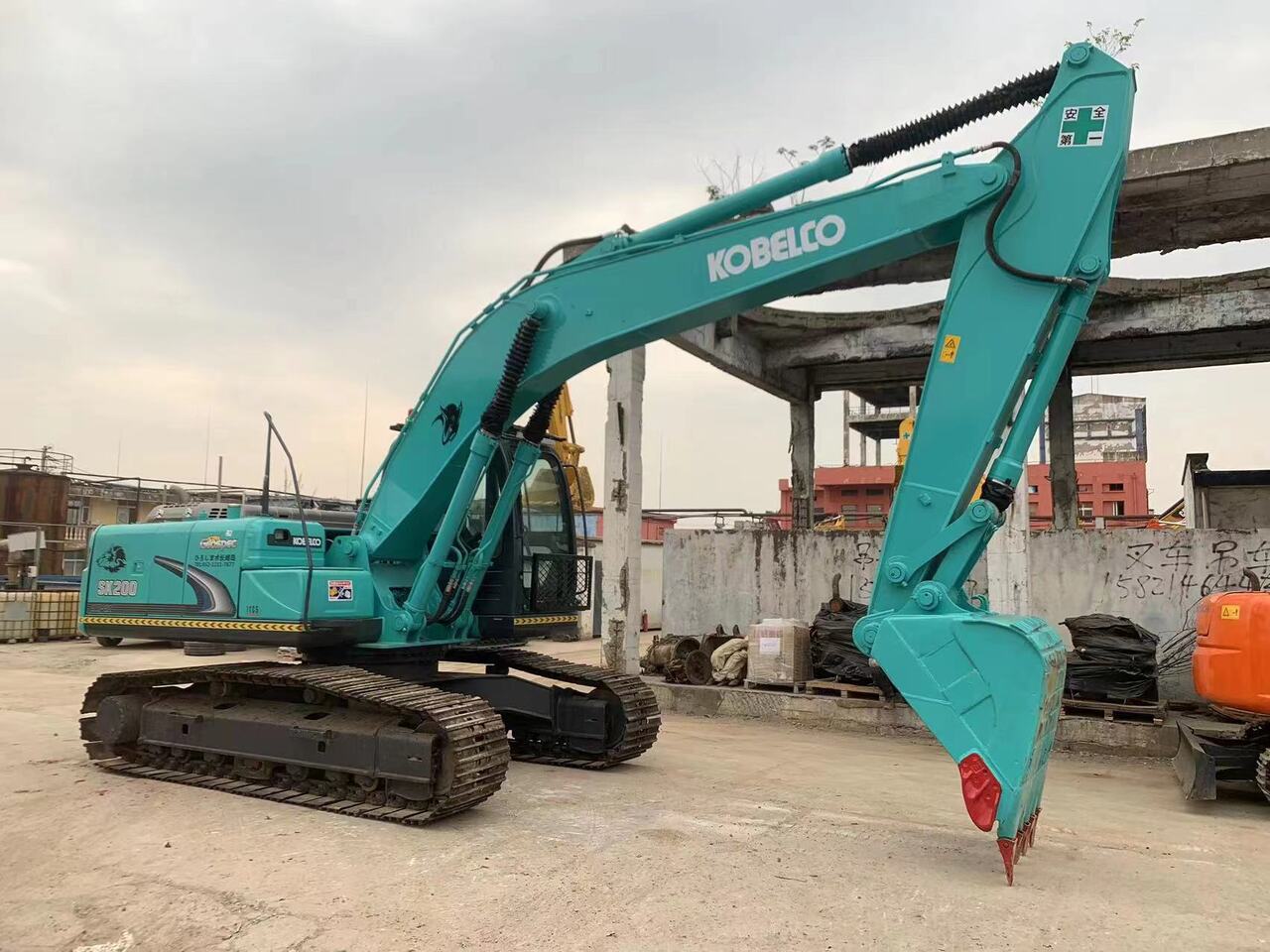 KOBELCO SK200-8 - Гусеничный экскаватор: фото 3 KOBELCO SK200-8 - Гусеничный экскаватор: фото 3