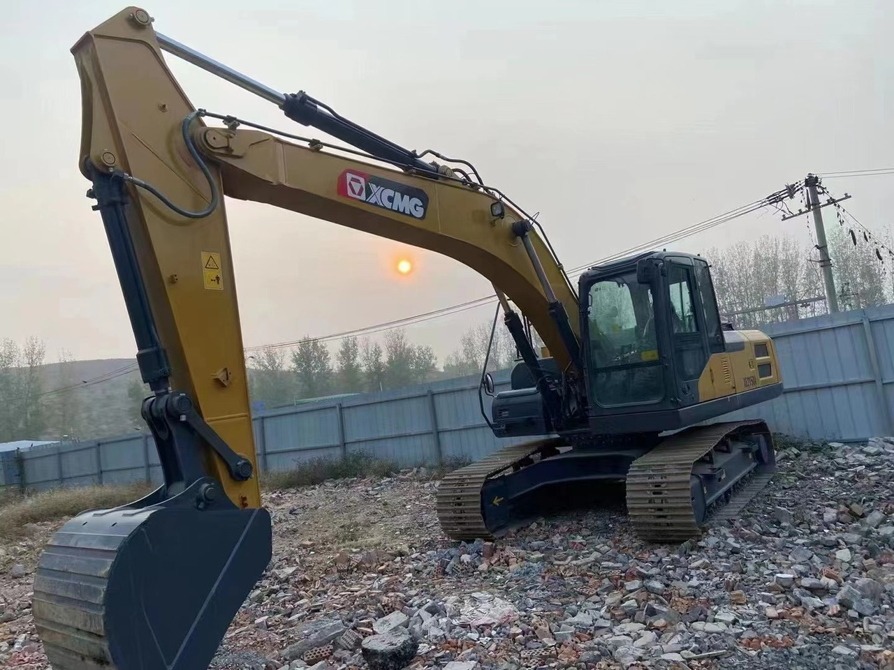 XCMG XE215DA - Гусеничный экскаватор: фото 1 XCMG XE215DA - Гусеничный экскаватор: фото 1