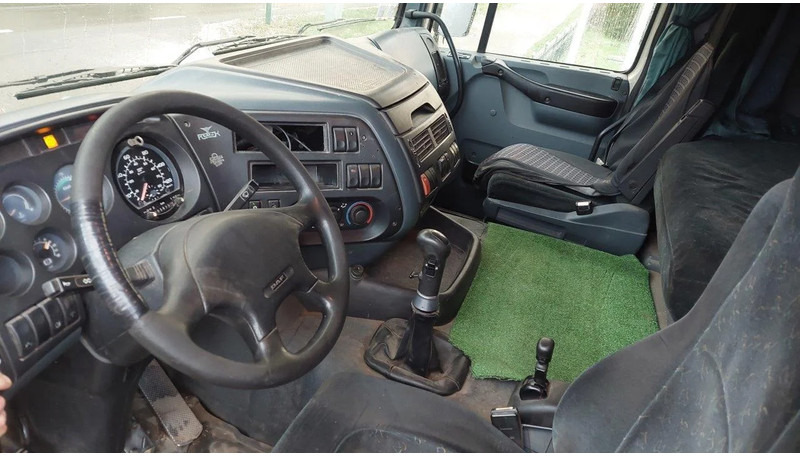 Фото интерьера 2: Тягач DAF XF 95.430 4x2 EURO 2 Manual Gearbox