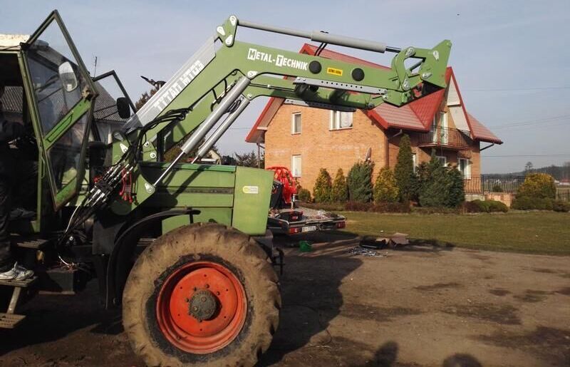 Metal-Technik Frontlader für FENDT 312 LSA / Ładowacz czołowy do FENDT 312 LSA - Фронтальный погрузчик для трактора: фото 4 Metal-Technik Frontlader für FENDT 312 LSA / Ładowacz czołowy do FENDT 312 LSA - Фронтальный погрузчик для трактора: фото 4