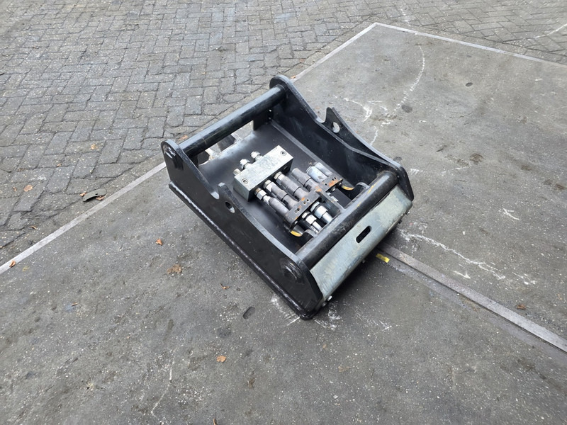 Oilquick kopplaat oq70/55 adaptor plate oilquick 70 55 steelwrist - Сцепное устройство для Строительной техники: фото 3 Oilquick kopplaat oq70/55 adaptor plate oilquick 70 55 steelwrist - Сцепное устройство для Строительной техники: фото 3