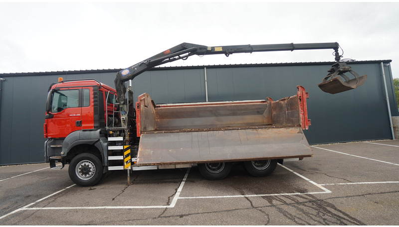 MAN TGS 28.400 6X6 2 SIDE TIPPER WITH HMF 1643 CRANE 376.400KM - Автоманипулятор: фото 2 MAN TGS 28.400 6X6 2 SIDE TIPPER WITH HMF 1643 CRANE 376.400KM - Автоманипулятор: фото 2