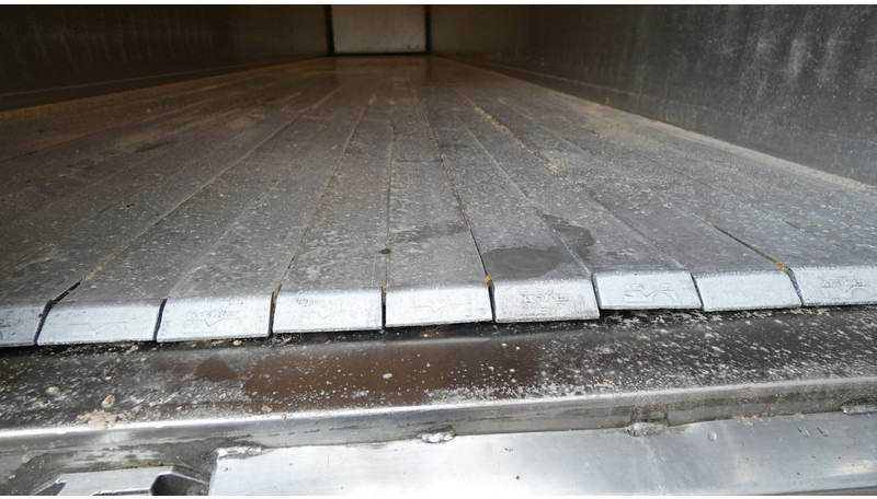 Kraker 3 AXLE WALKING FLOOR TRAILER - Полуприцеп с подвижным полом: фото 5 Kraker 3 AXLE WALKING FLOOR TRAILER - Полуприцеп с подвижным полом: фото 5