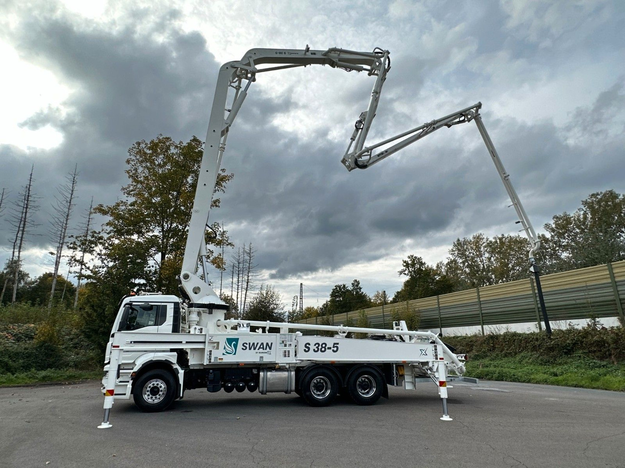 MAN TGS 26.510 6x4 SWAN TSP 38-5 160RZ ( 38m ) MAN TGS 26.510 6x4 SWAN TSP 38-5 160RZ ( 38m ) - Автобетоносмеситель: фото 5 MAN TGS 26.510 6x4 SWAN TSP 38-5 160RZ ( 38m ) MAN TGS 26.510 6x4 SWAN TSP 38-5 160RZ ( 38m ) - Автобетоносмеситель: фото 5