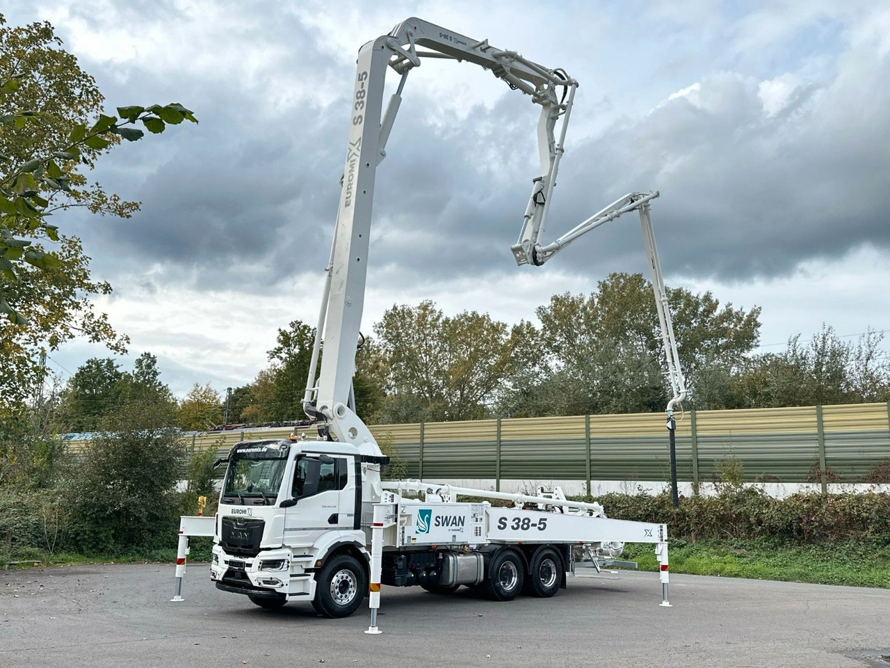 MAN TGS 26.510 6x4 SWAN TSP 38-5 160RZ ( 38m ) MAN TGS 26.510 6x4 SWAN TSP 38-5 160RZ ( 38m ) - Автобетононасос: фото 2 MAN TGS 26.510 6x4 SWAN TSP 38-5 160RZ ( 38m ) MAN TGS 26.510 6x4 SWAN TSP 38-5 160RZ ( 38m ) - Автобетононасос: фото 2