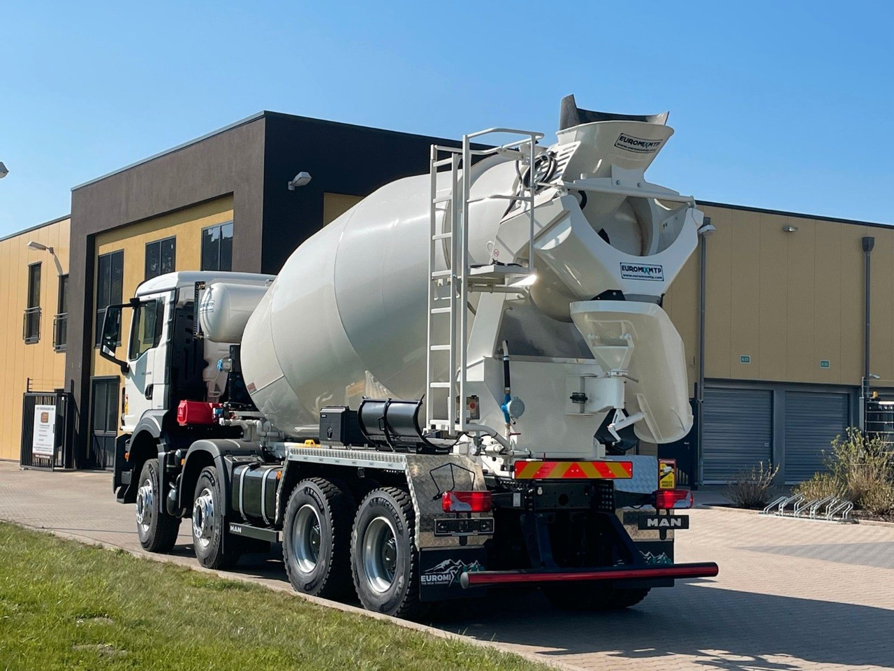 MAN TGS 35.520 8x4 /Euro6e EuromixMTP EM 10 L - Автобетоносмеситель: фото 4 MAN TGS 35.520 8x4 /Euro6e EuromixMTP EM 10 L - Автобетоносмеситель: фото 4