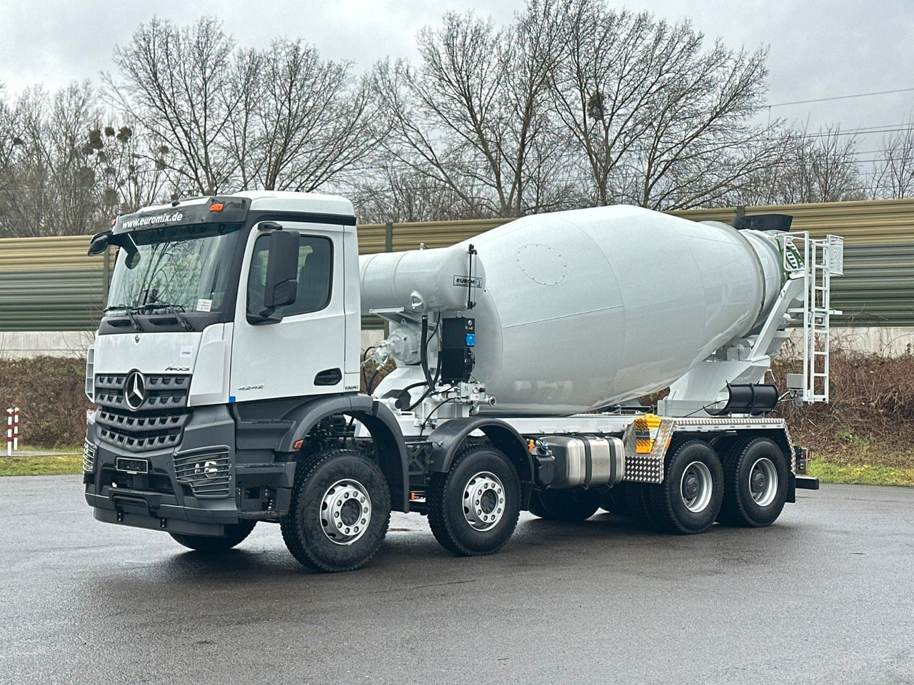 Mercedes-Benz AROCS 5 4242 8x4 Euro5 EuromixMTP EM 12m R - Автобетоносмеситель: фото 4 Mercedes-Benz AROCS 5 4242 8x4 Euro5 EuromixMTP EM 12m R - Автобетоносмеситель: фото 4