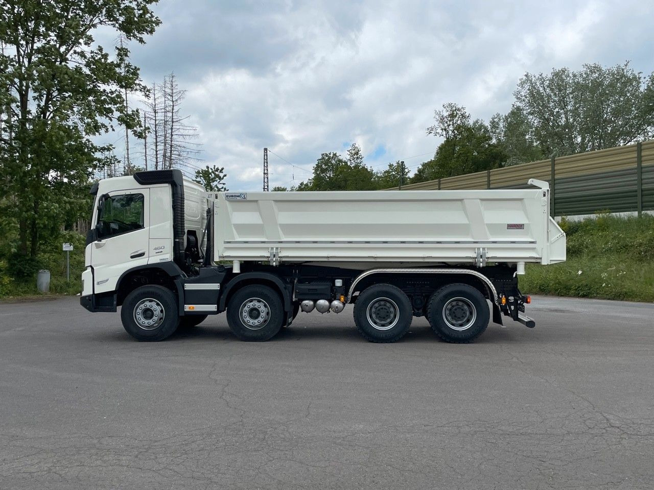 Volvo FMX 460 8x4 / WECHSELSYSTEM KIPPER+MISCHER Volvo FMX 460 8x4 / WECHSELSYSTEM KIPPER+MISCHER - Автобетоносмеситель: фото 3 Volvo FMX 460 8x4 / WECHSELSYSTEM KIPPER+MISCHER Volvo FMX 460 8x4 / WECHSELSYSTEM KIPPER+MISCHER - Автобетоносмеситель: фото 3