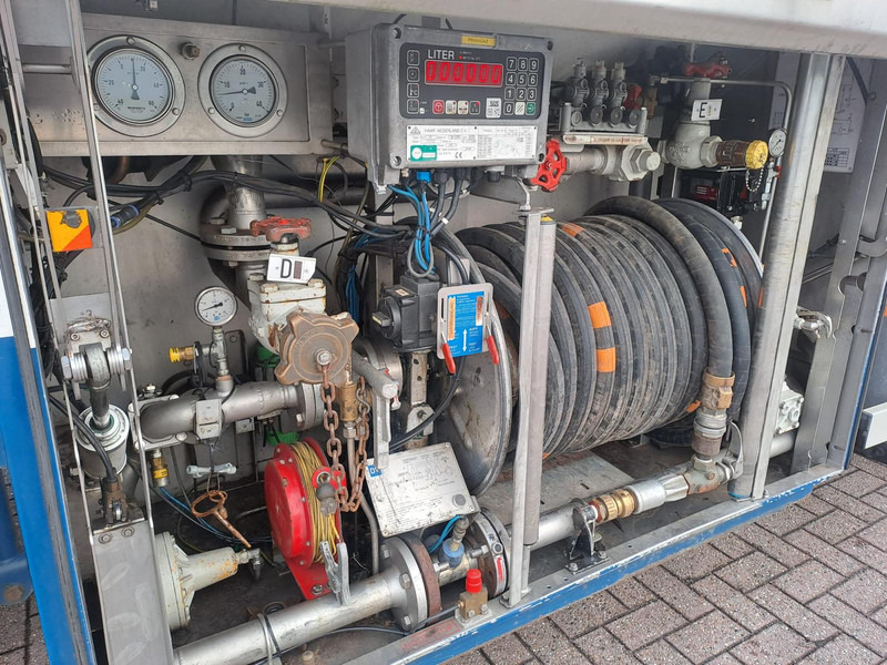 Грузовик-цистерна DAF FAN CF75. 6x2 -24030 Liter Gas tank truck ID 2.166 Rootselaar, flowmeter, pump, sunroof on tank: фото 6 Грузовик-цистерна DAF FAN CF75. 6x2 -24030 Liter Gas tank truck ID 2.166 Rootselaar, flowmeter, pump, sunroof on tank: фото 6