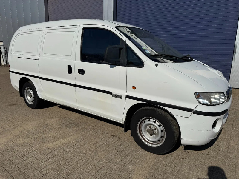 Hyundai H200 - Цельнометаллический фургон: фото 3 Hyundai H200 - Цельнометаллический фургон: фото 3