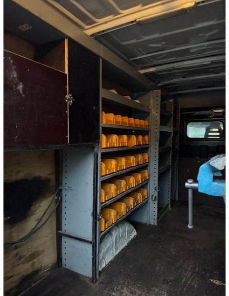 Цельнометаллический фургон Iveco Daily **35C15-EURO 5-MOTOR 3.0**: фото 9