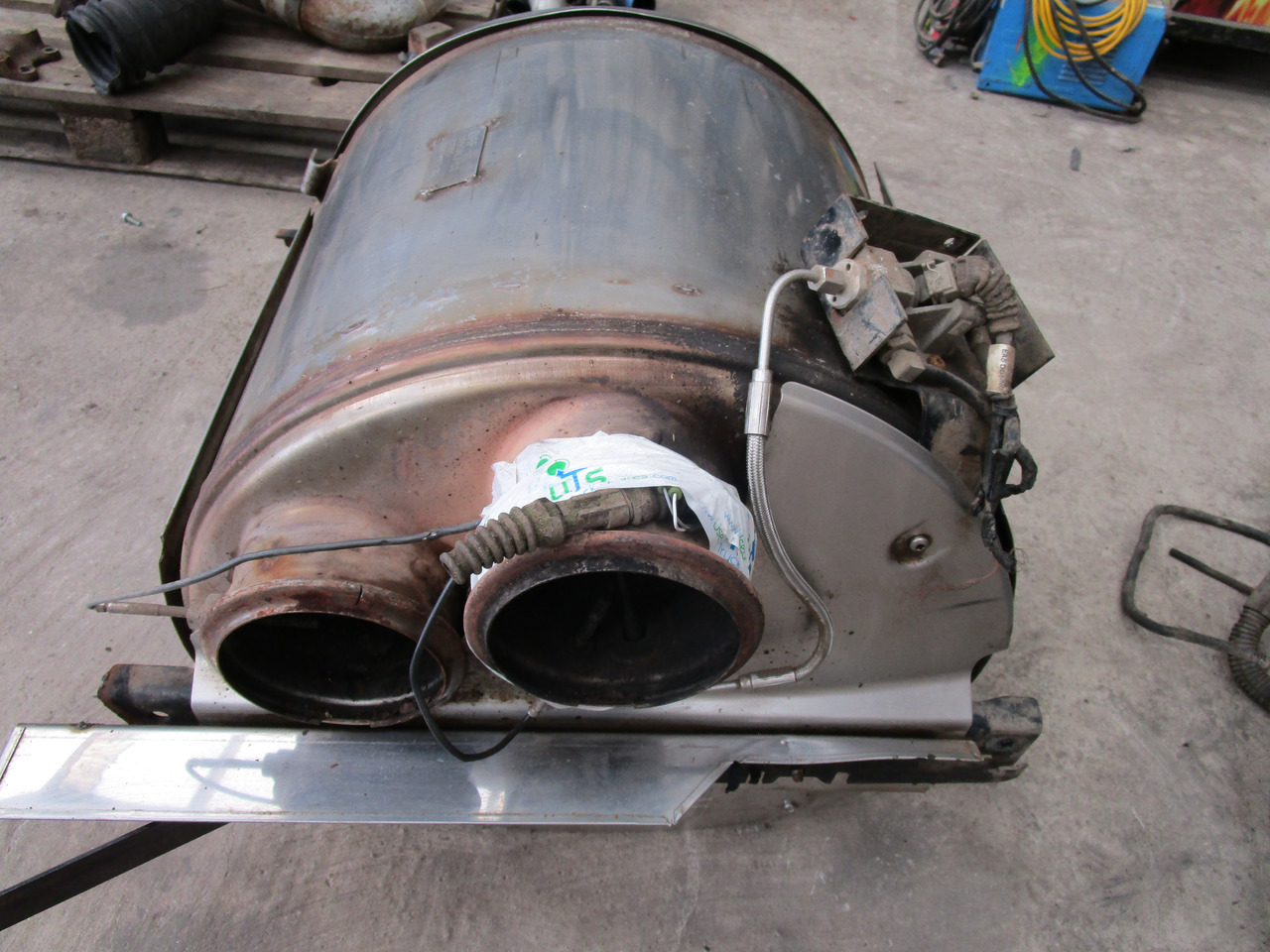 DAF CF 75/85 DPF CAT EXHAUST P/NO 1691063-C1/23985 - Глушитель/ Выхлопная система для Грузовиков: фото 2 DAF CF 75/85 DPF CAT EXHAUST P/NO 1691063-C1/23985 - Глушитель/ Выхлопная система для Грузовиков: фото 2